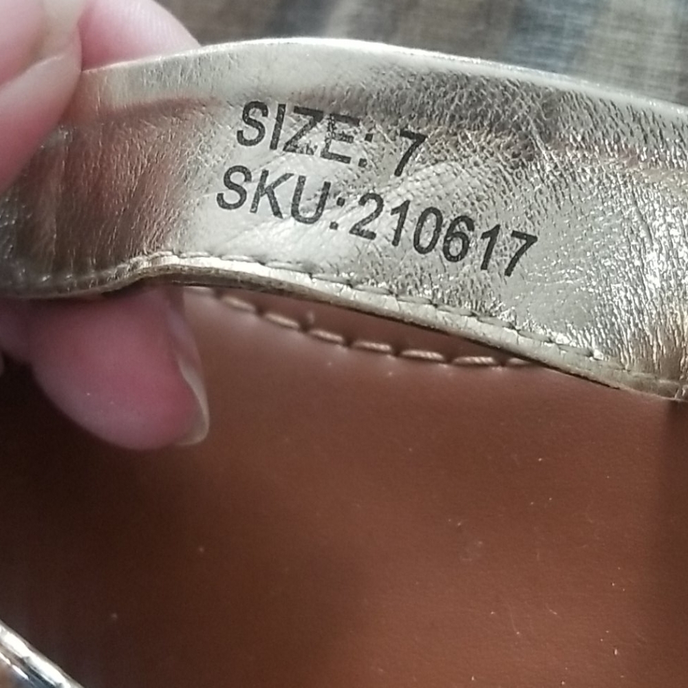 Shoes - Picture 4 of 4